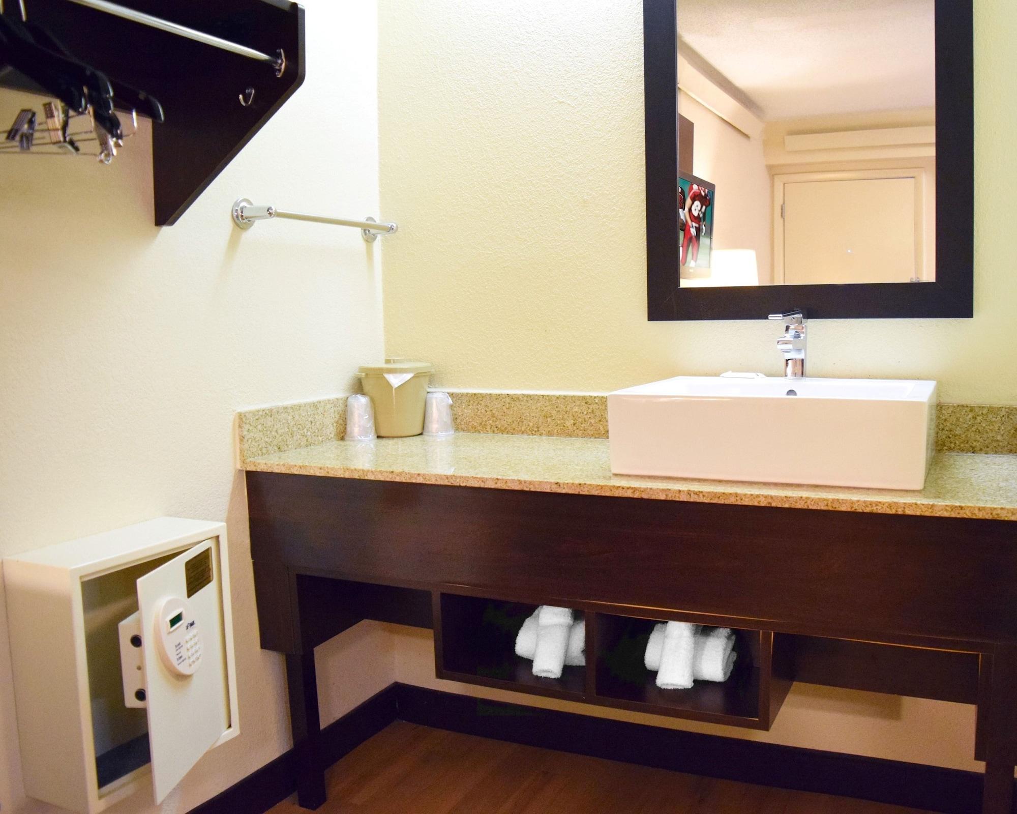 Red Roof Inn Plus+ University At Buffalo - אמהרסט מראה חיצוני תמונה